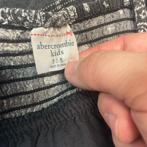 Abercrombie Kids girls bandana top, soft fabric and lined, pointed front. - Picture 3 of 3